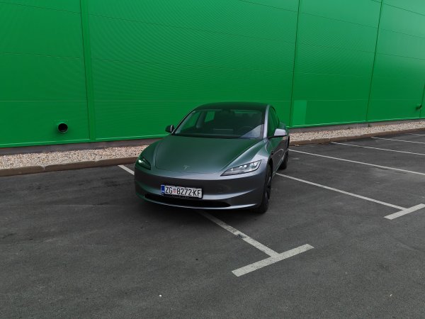 Tesla Model 3 Long Range Rear-Wheel Drive