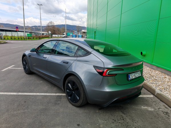 Tesla Model 3 Long Range Rear-Wheel Drive