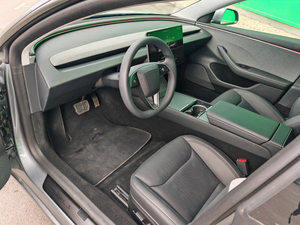 Tesla Model 3 Long Range Rear-Wheel Drive