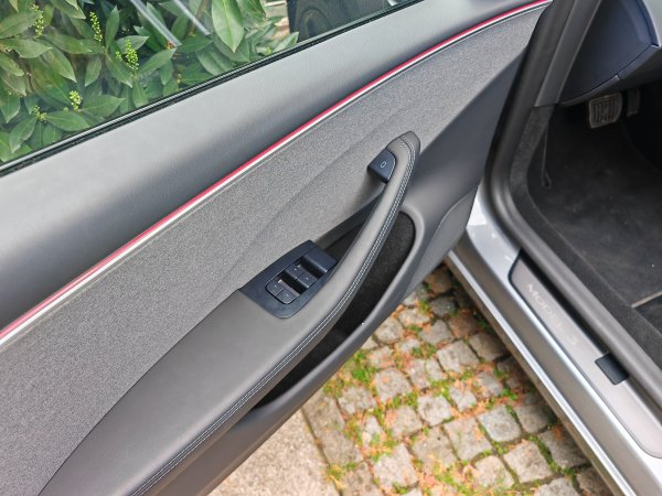 Tesla Model 3 Long Range Rear-Wheel Drive