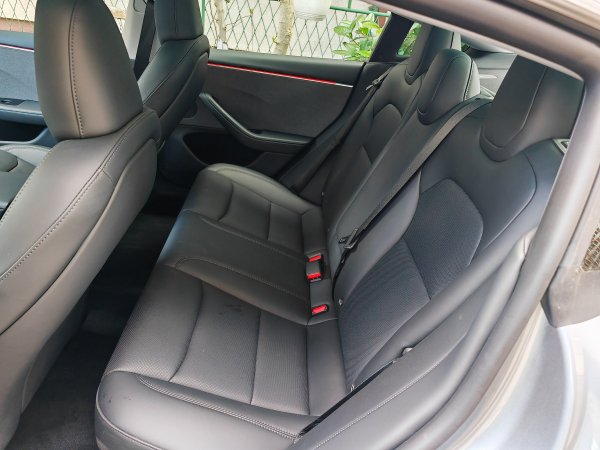 Tesla Model 3 Long Range Rear-Wheel Drive