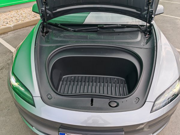 Tesla Model 3 Long Range Rear-Wheel Drive