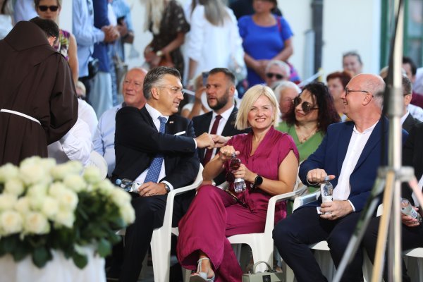 Ove sandale su pun pogodak: Nova riječka gradonačelnica plijenila poglede pored premijera