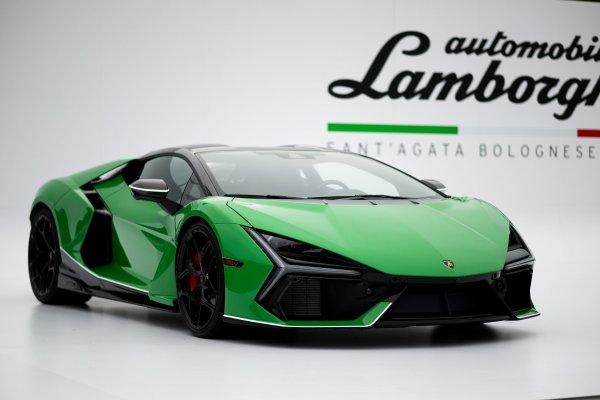 Lamborghini Revuelto