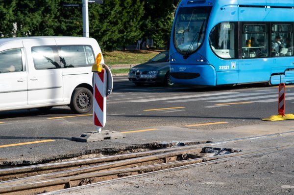 Radovi na križanju Vukovarske i Savske