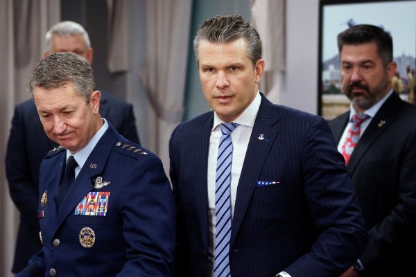 Dan Caine i Pete Hegseth