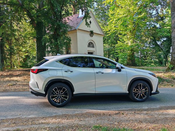 Lexus NX MY25 450h+ PHEV AWD 5D E-CVT Luxury