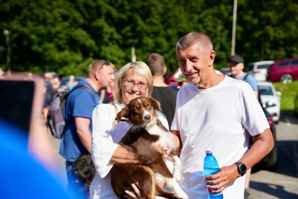 Babiš i psi na planinarenju