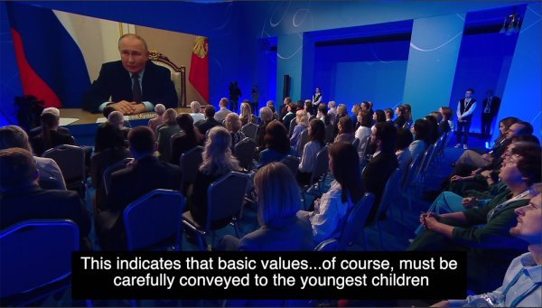 Vladimir Putin objašnjava zašto je i djeci potrebna propaganda