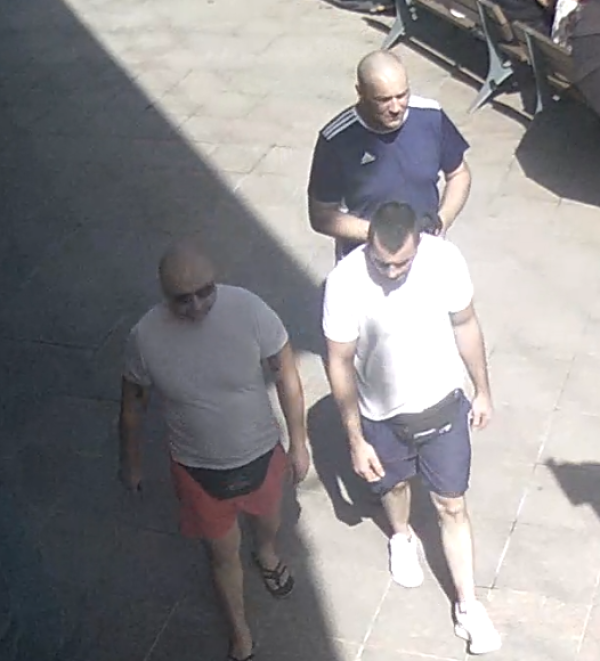Policija traži muškarce s fotografije.