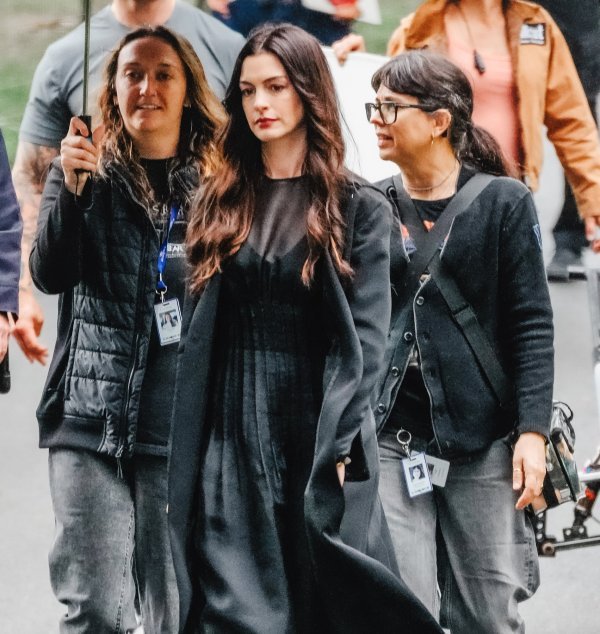 Anne Hathaway na setu filma 'Vrag nosi Pradu 2'