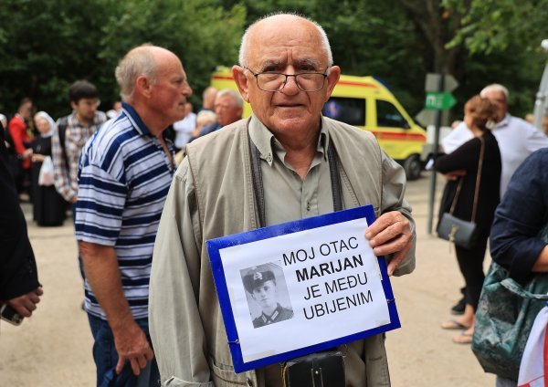 Pokapanje ostataka žrtva iz Jazovke