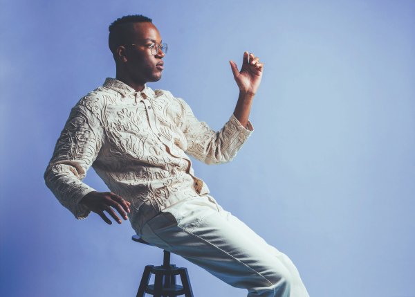 Njegova je majka pjevala je Beyoncé, a otac svirao s legendarnim sastavom Earth, Wind & Fire
