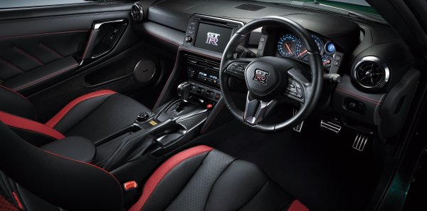 Nissan se dostojno oprašta od R35 GT-R