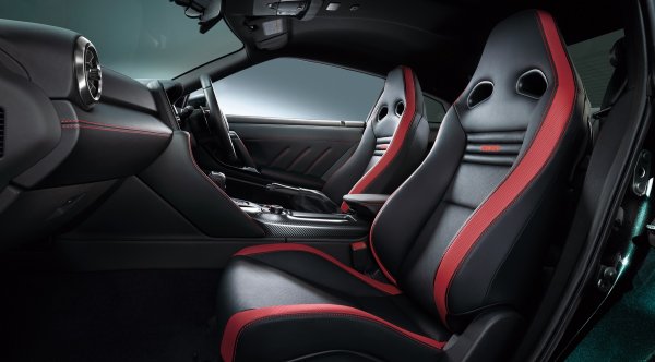 Nissan se dostojno oprašta od R35 GT-R