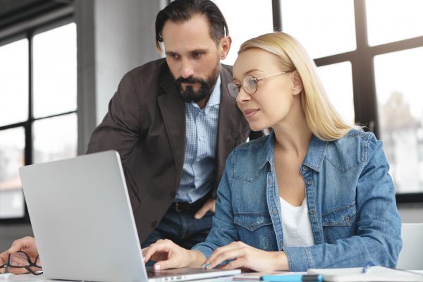 Marketingaši i zaposleni u odnosima s javnošću su također među najsretnijima (ilustracija)