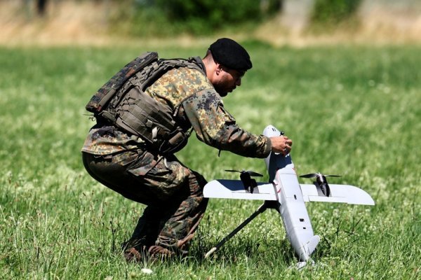 Dron presretač