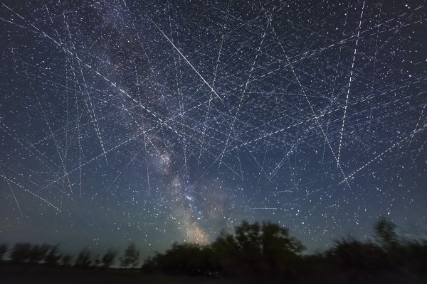 Sateliti na nebu