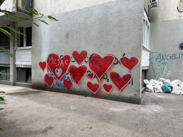 Srce preko grafita s porukom Jergoviću