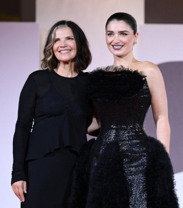 Ali i Eve Hewson