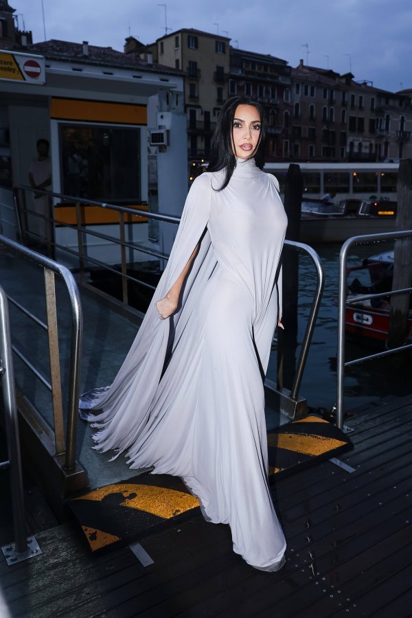 Kim Kardashian u kreaciji Maison Martin Margiela