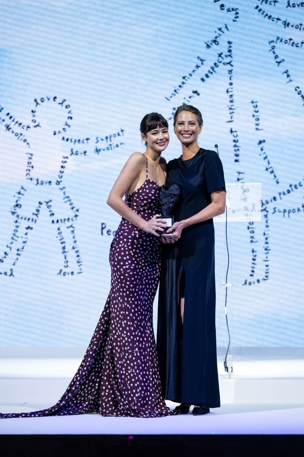 Grace Burns i Christy Turlington