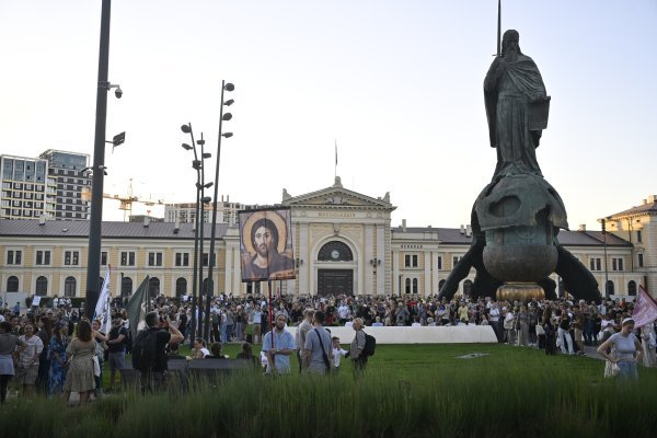 Beograd: Komemorativna šetnja povodom 10 mjeseci od pada nadstrešnice na željezničkoj stanici u Novom Sadu