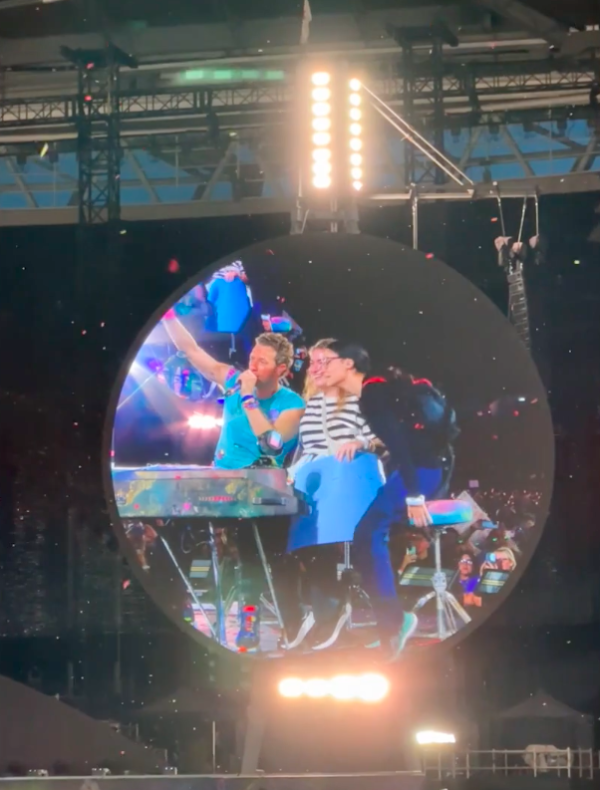Chris Martin s obožavateljicama iz Izraela