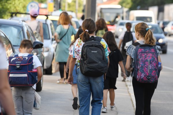 Već se dugo raspravlja o pozitivnim i negativnim stranama mobitela u školama