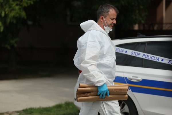 Policija i forenzičari u Tenji kod Osijeka