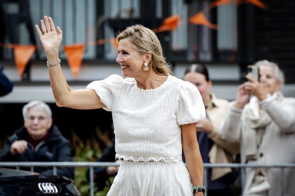Elegantna kraljica zbog ovog sakoa Massimo Duttija odbacila je luksuzne dizajnerske komade