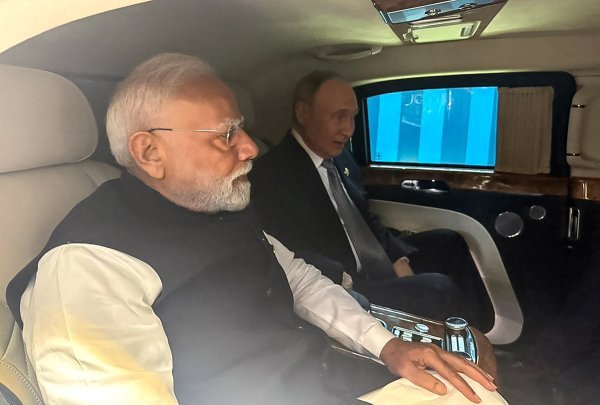 Narendra Modi i Vladimir Putin na zadnjem sjedištu njegova auta