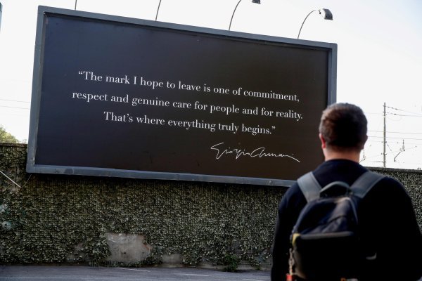 Posljednji pozdrav Armaniju