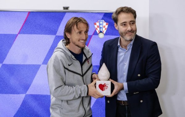 Luka Modrić s nagradom Pokaži srce