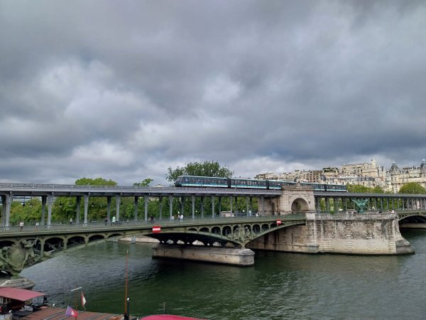 Pont Du BirHakeim