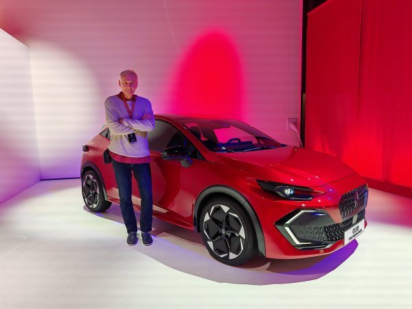 Renault Clio šesta generacija (Zvonimir Martinčević, novinar Autozone) - na pretpremijeri u Parizu