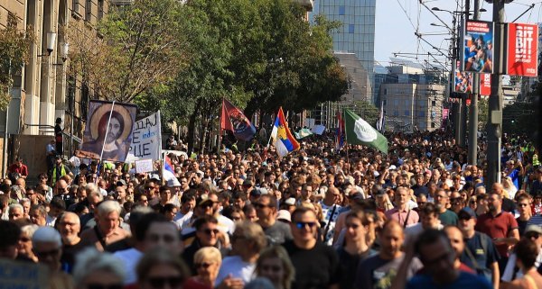 Studenti u Beogradu stigli i do MUP-a: 'Podigli ste pendrek na goloruk narod'