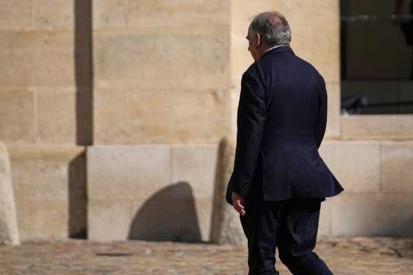 Pala francuska vlada: Macron donio odluku