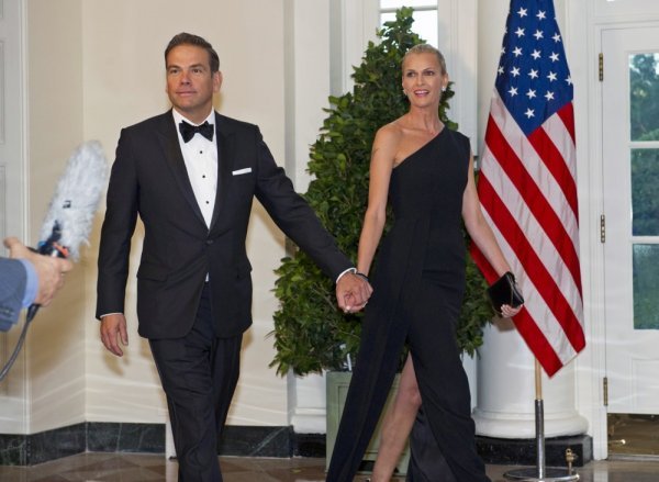 Lachlan Murdoch sa suprugom