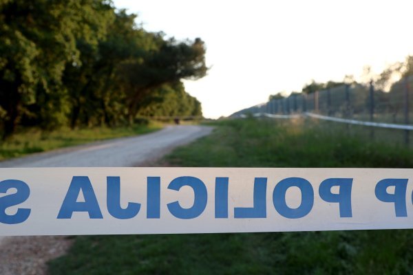 Optužen da je, uslijed psihičke bolesti, očuha usmrtio bagerom kod Omiša