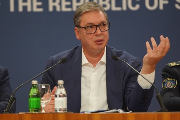 Aleksandar Vučić je pred hamletovskom dilemom - razbijati prosvjede ili (još) ne
