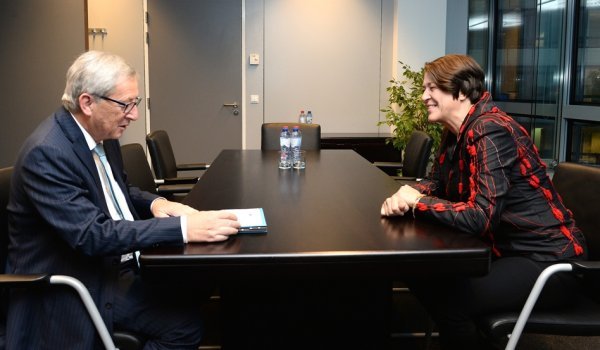 Predsjednik Europske komisije Jean-Claude Juncker i povjerenica za promet Violeta Bulc