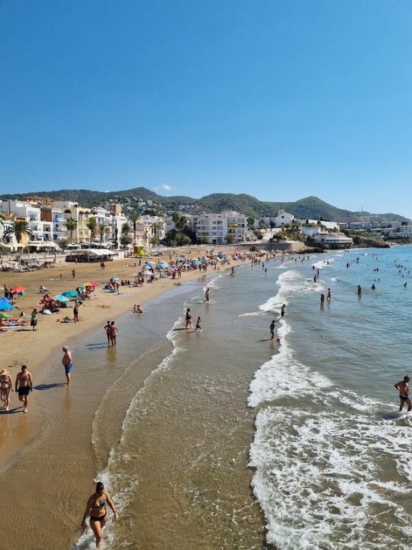 Plaža u Sitgesu diči se prekrasnim prirodnim pijeskom