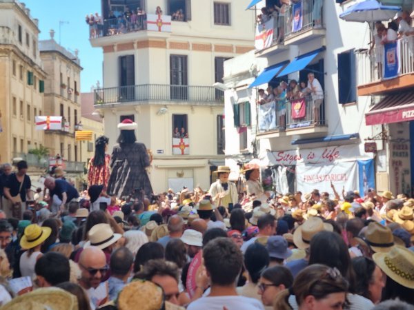Proslava sv. Bartolomeja ispunila je ulice Sitgesa