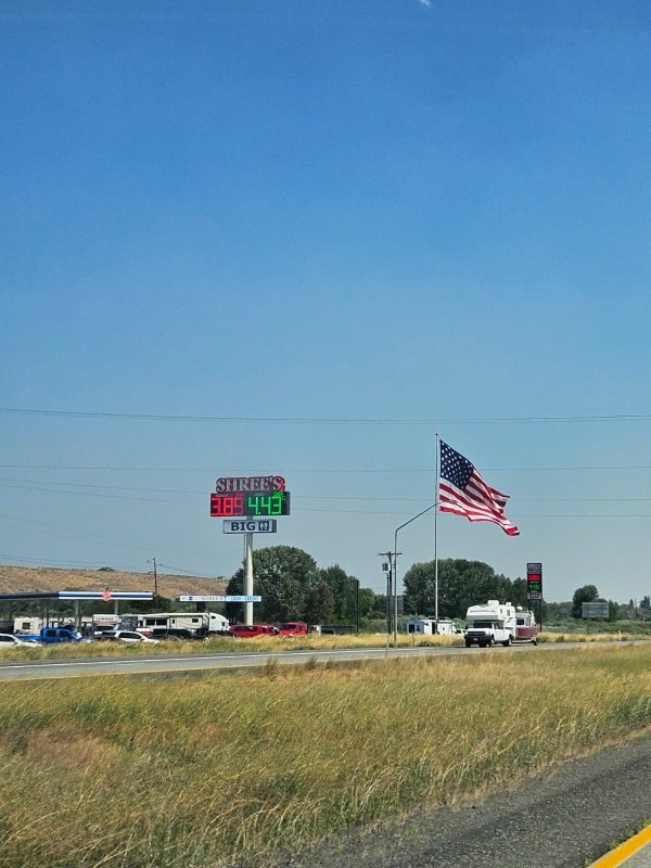 Istočno od Pacifika posvuda su američke zastave