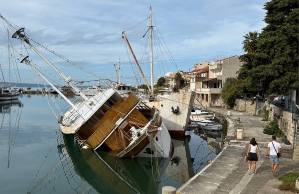Potonuo turistički brod Nerezine