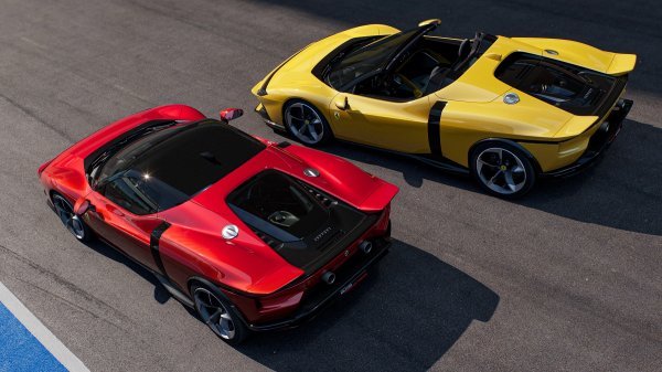 Ferrari 849 Testarossa - coupé verzija i spider verzija (desno)
