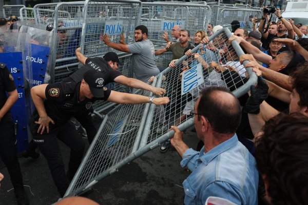 Policijska opsada središnjice CHP-a