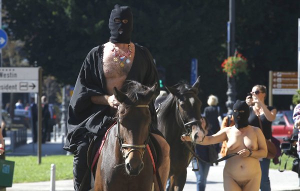 Vlasta Delimar djelomično je rekonstruirala performans 'Lady Godiva' 2012.
