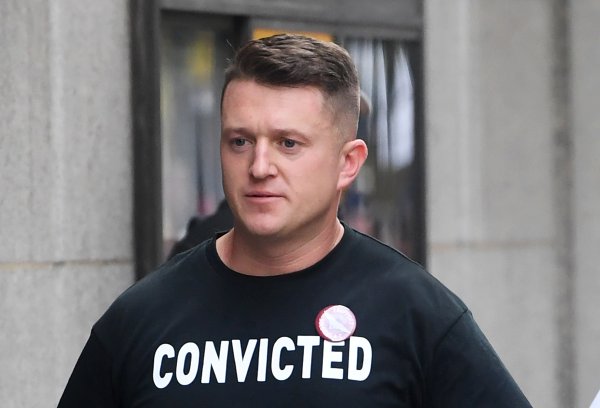 Tommy Robinson na suđenju samome sebi